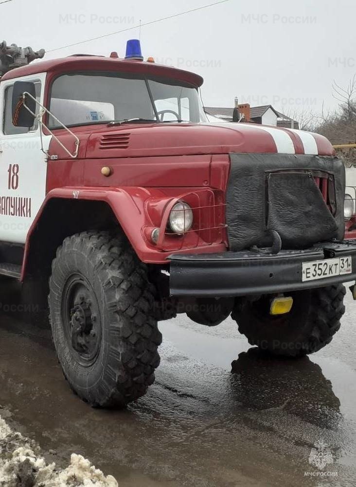 Спасатели МЧС России приняли участие в ликвидации ДТП на Вейделевском шоссе Валуйского городского округа